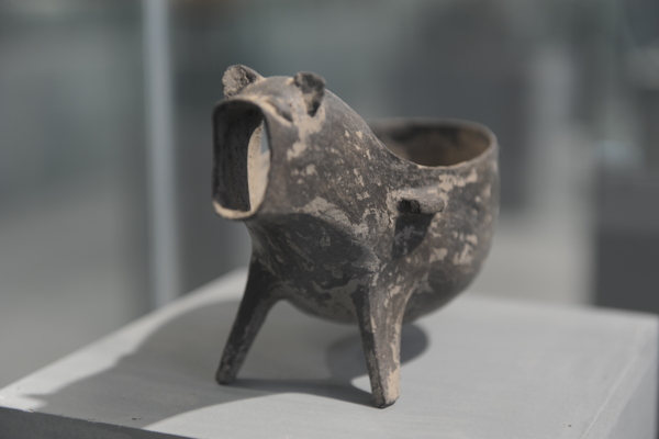新石器时期183龙山文化蛋壳陶匜图片