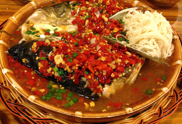 名菜剁椒鱼头图片