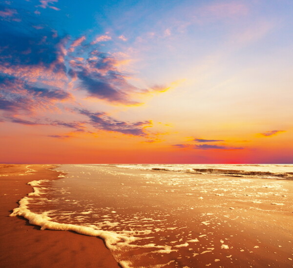 黄昏下的海滩图片