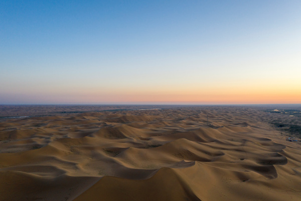 沙漠落日壮观景色图片