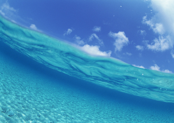 蓝色海水图片