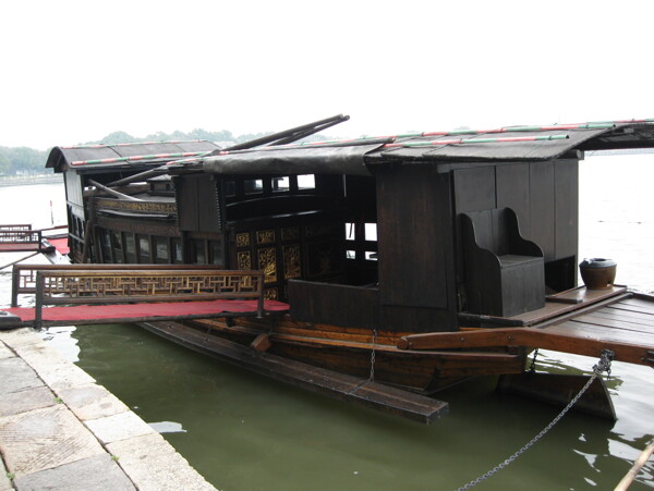 嘉兴南湖红船图片