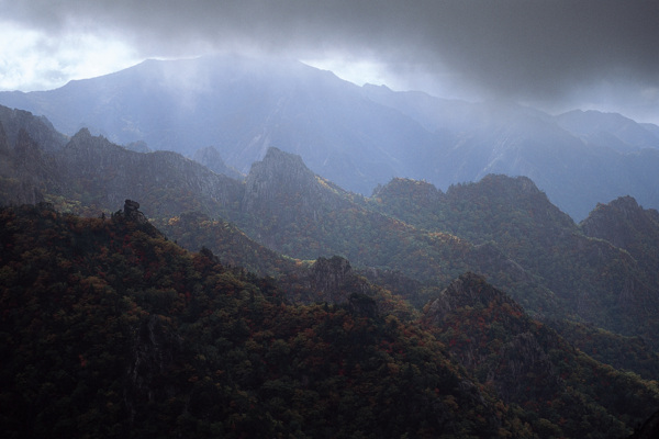 山水剪影图片