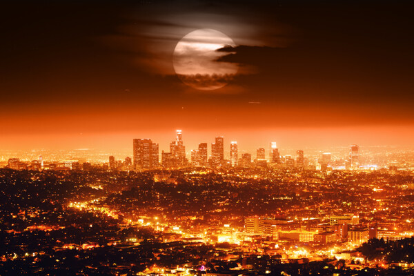 月夜下燃烧的城市图片
