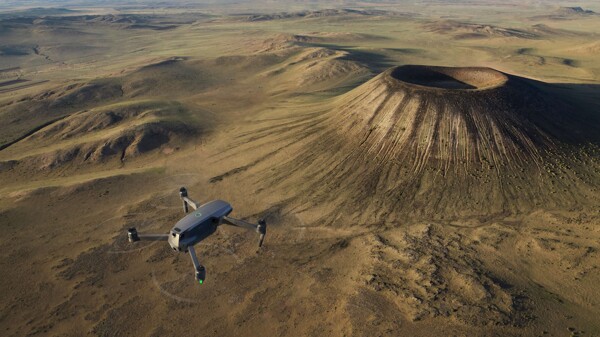 无人机飞行科技山地风景
