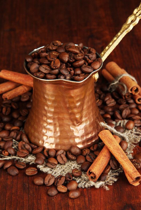 咖啡豆与桂皮图片