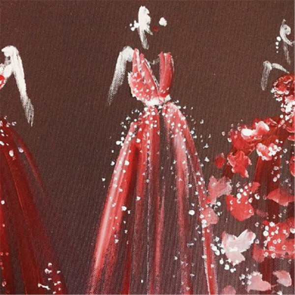 红色花瓣连衣裙设计图