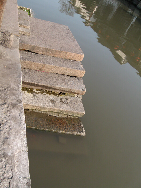 湖水水中倒影石板台阶西塘风光