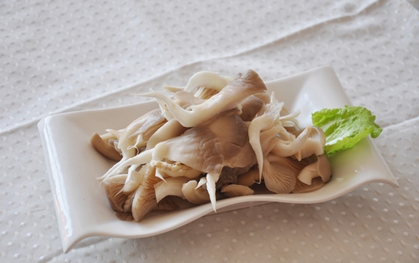 火锅涮菜蘑菇图片