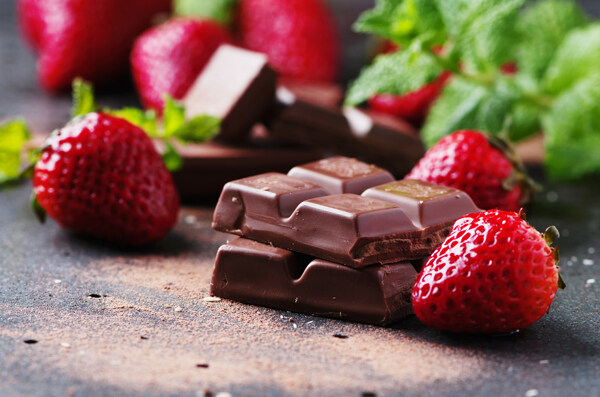 新鲜草莓与巧克力图片