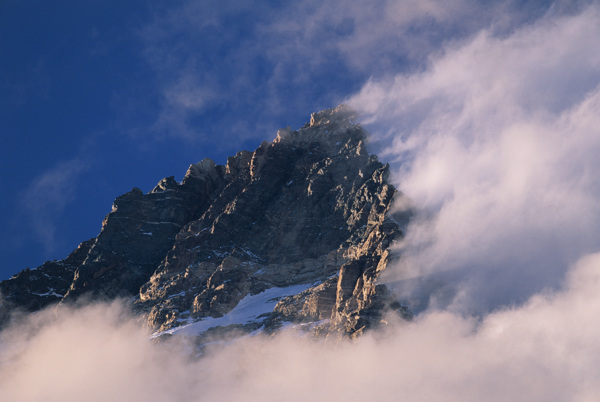 高山雪峰景色图片