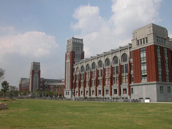 华东政法大学松江校区图片