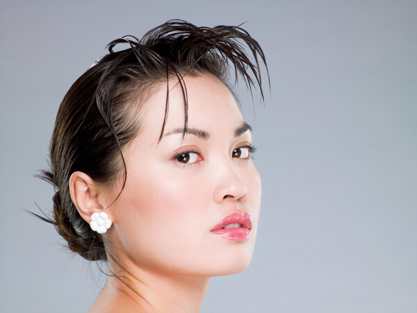 头发湿了的中国美女图片