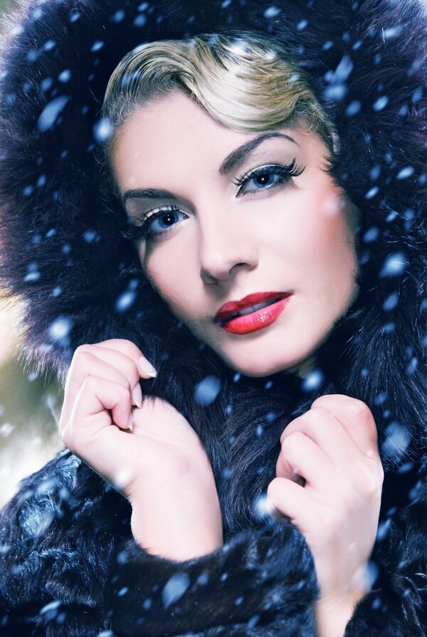 冬季服饰美女模特图片