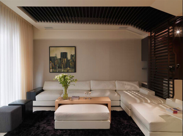 现代简约时尚客厅深褐色木制隔断室内装修图