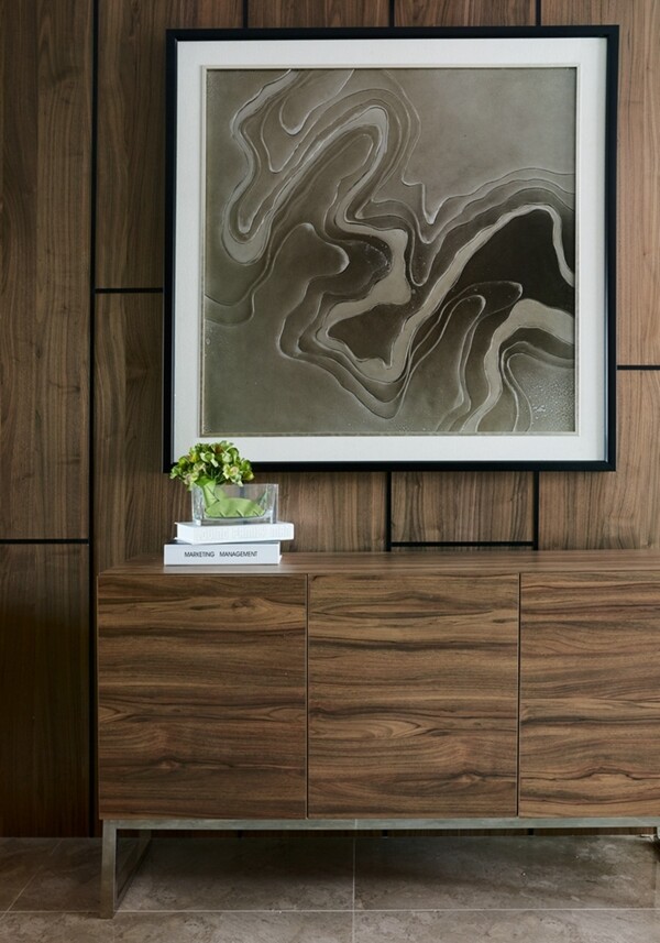 现代时尚客厅褐色花纹木制背景墙室内装修图