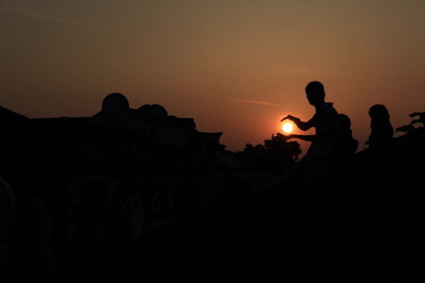 夕阳错位图图片