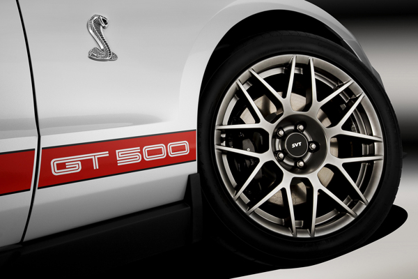 gt500汽车轮胎图片