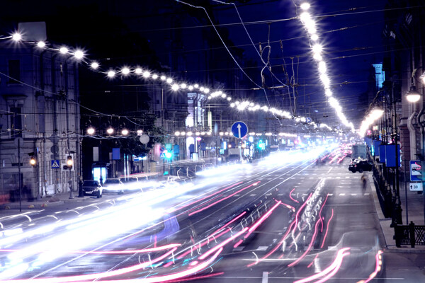 夜晚里的道路风景