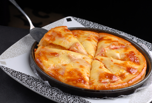 美味香浓芝士火腿批萨