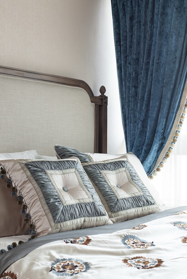 美式卧室大床枕头设计图
