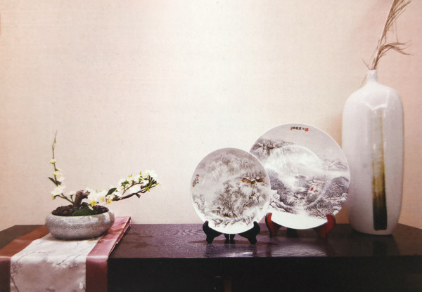 传统中式  室内家居照片 配图小图插头底图背景图  瓷盘和花瓶