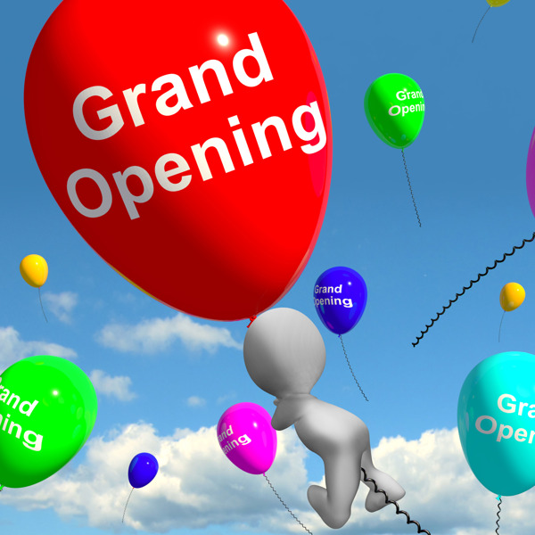 盛大的开幕式气球显示新的商店推出
